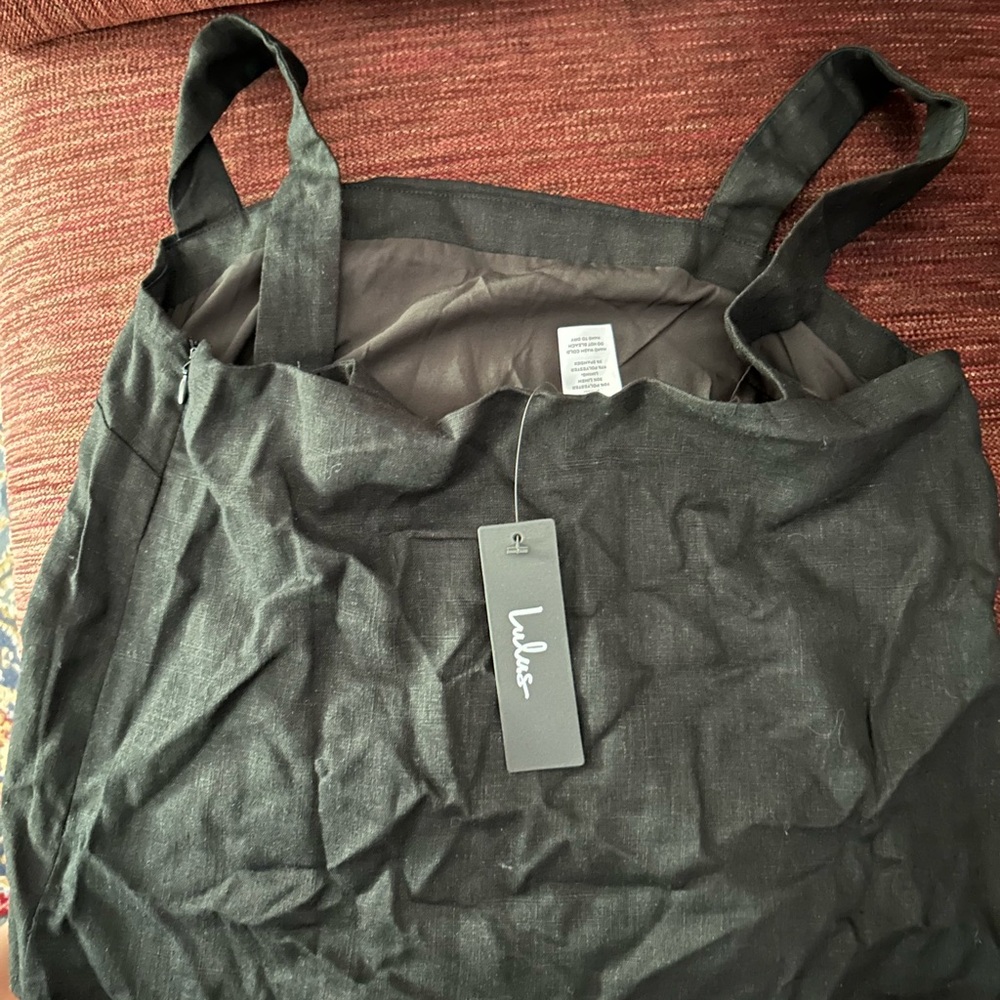 Lulu’s linen black crop top in size small. New with tags.